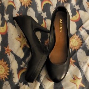 Aldo size 9 leather pumps